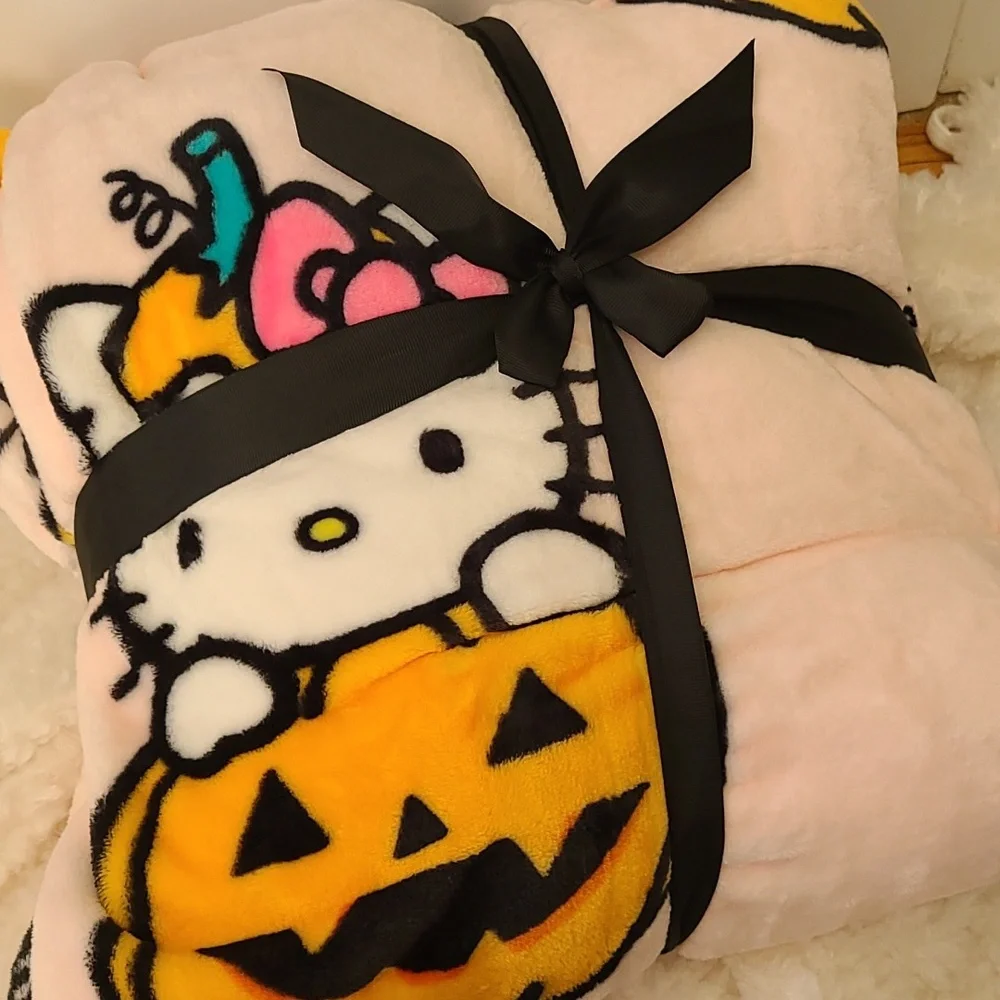 Hello Kitty Blanket 🍬 🎃